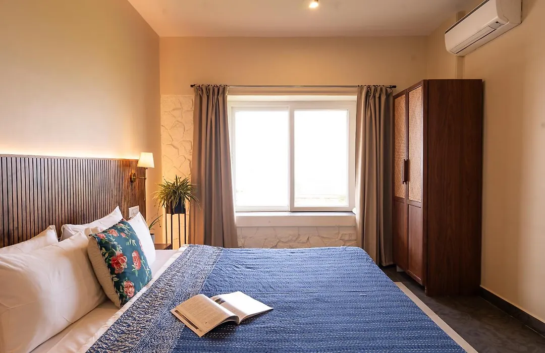 Saffronstays Blue Infinitum Lakeview, Pawna-1